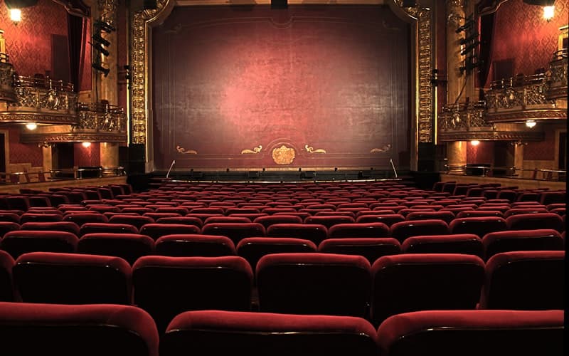 Theater transportation in Chicago